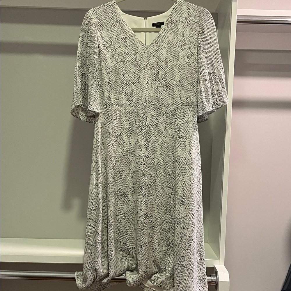 Ann Taylor Black and White Patterned Midi Dress